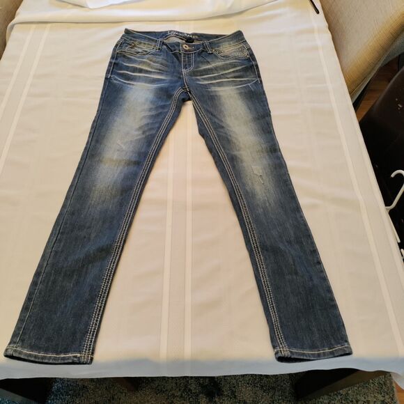 Ariya Jeans 7/8 With Designer Embroidery Pockets - Picture 7 of 16